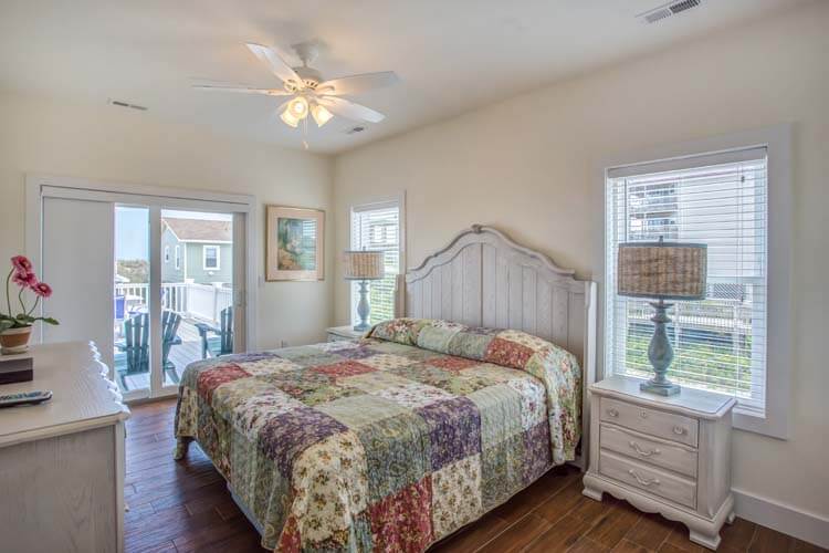 1st Floor King with Private Bath