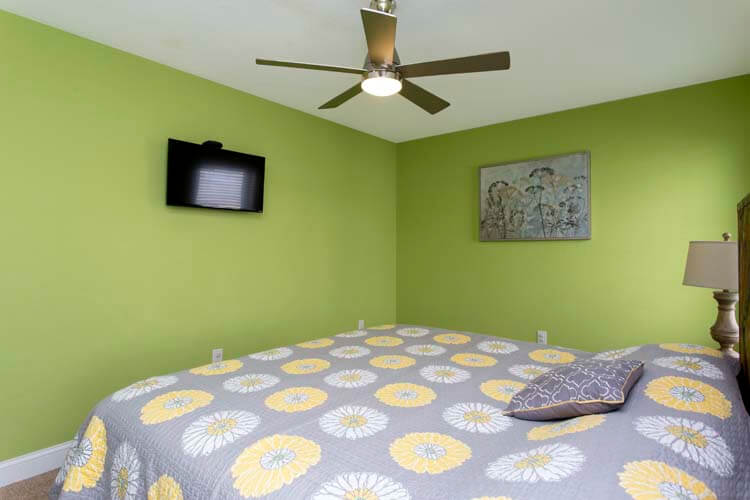 1st Floor King with Private Bath