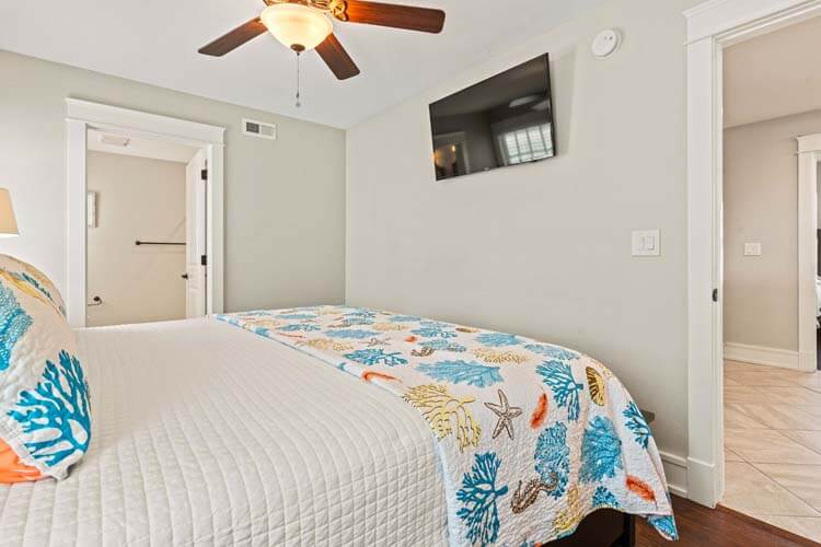 2nd Floor King with Private Bath