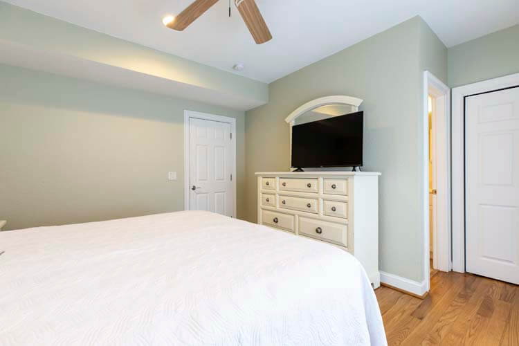 Ground Floor King with Private Bath