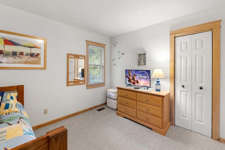 1st Floor Two Twins Bedroom