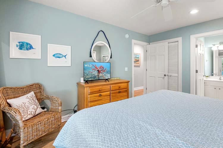 1st Floor King with Private Bath