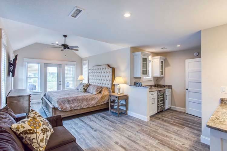 2nd Floor King with Private Bath (1)