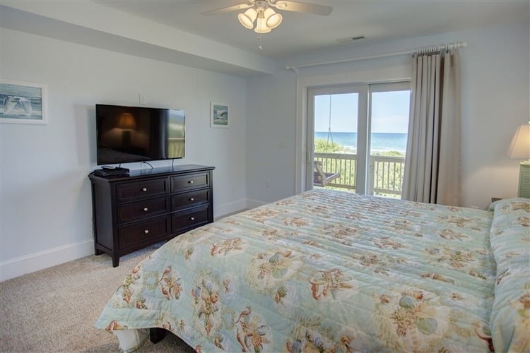 1st Floor King with Private Bath