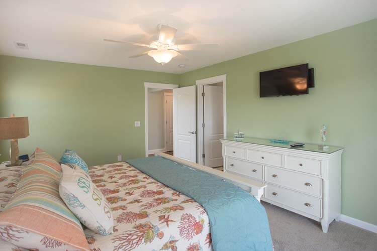 1st Floor King with Private Bath