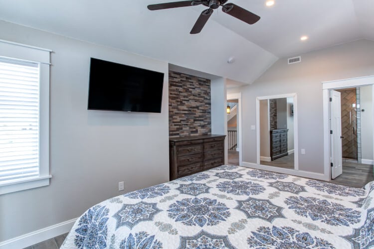 2nd Floor King with Private Bath (1)