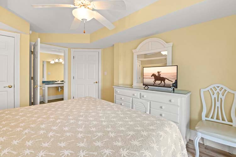 Ground Floor King with Private Bath