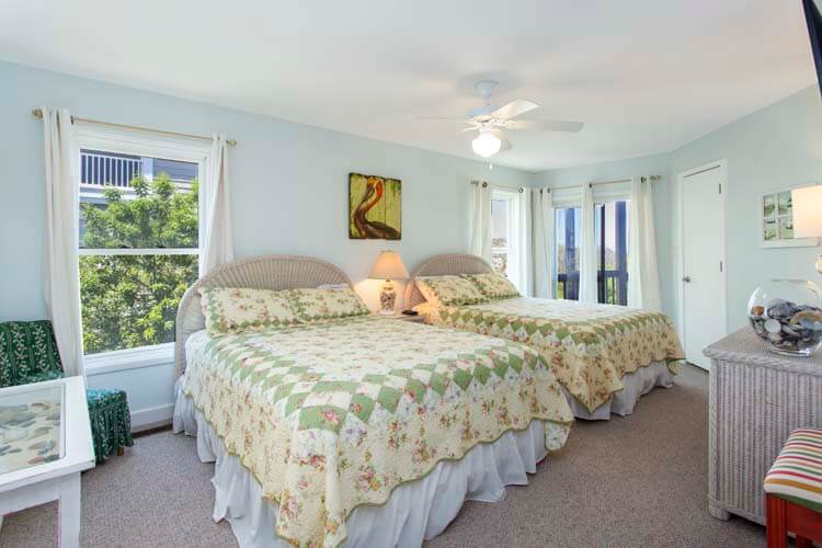 1st Floor Queens with Shared Bath