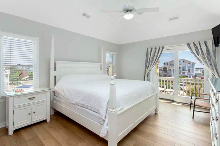 2nd Floor King with Private Bath