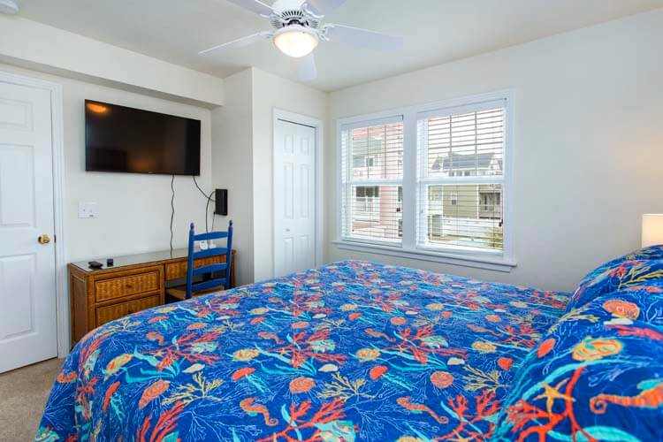 1st Floor King with Private Bath