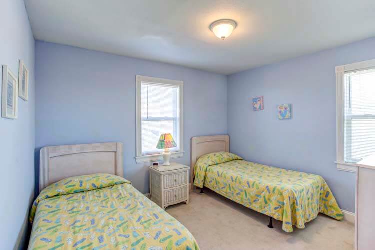 1st Floor Twins Bedroom