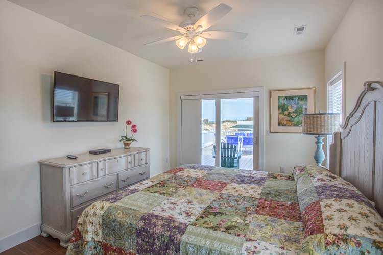 1st Floor King with Private Bath