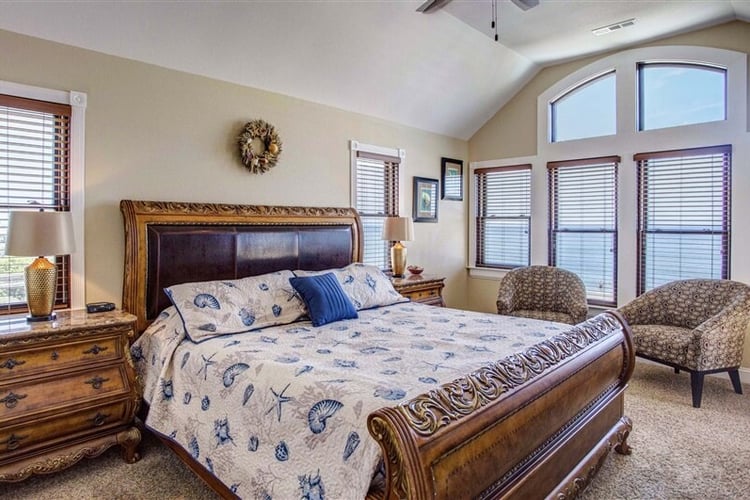 2nd Floor King with Private Bath