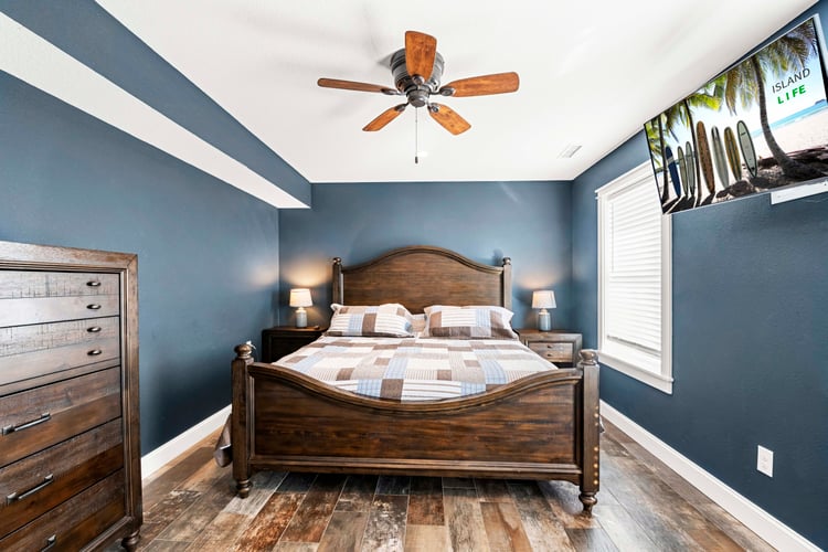 2nd Floor King with Private Bath (3)