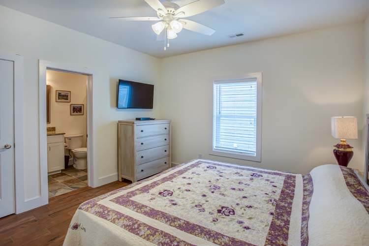 1st Floor King with Private Bath