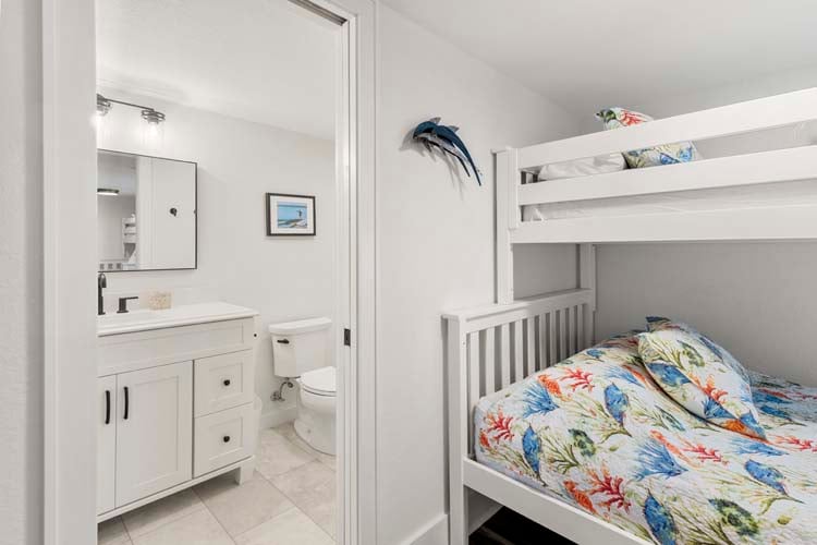 Ground Floor Pyramid Bunks with Shared Bath