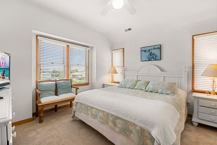 2nd Floor King with Private Bath