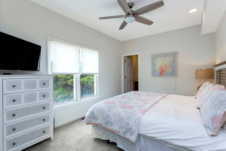 1st Floor King with Private Bath