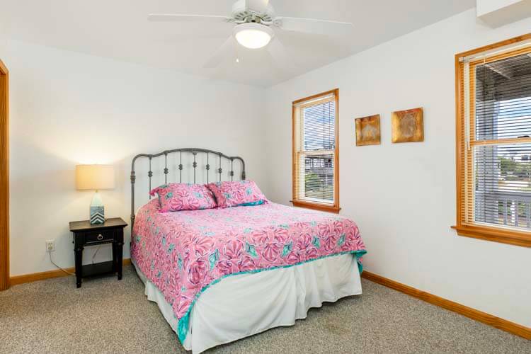 1st Floor Queen with Private Bath