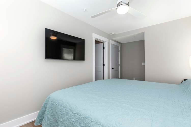 2nd Floor King with Private Bath (4)