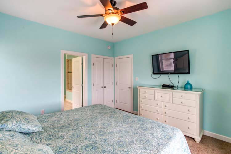 1st Floor King with Private Bath