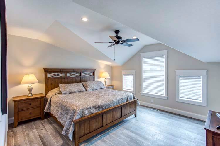 3rd Floor King with Private Bath (21)