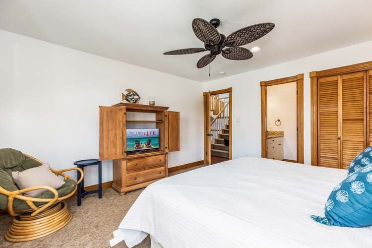 1st Floor King with Private Bath