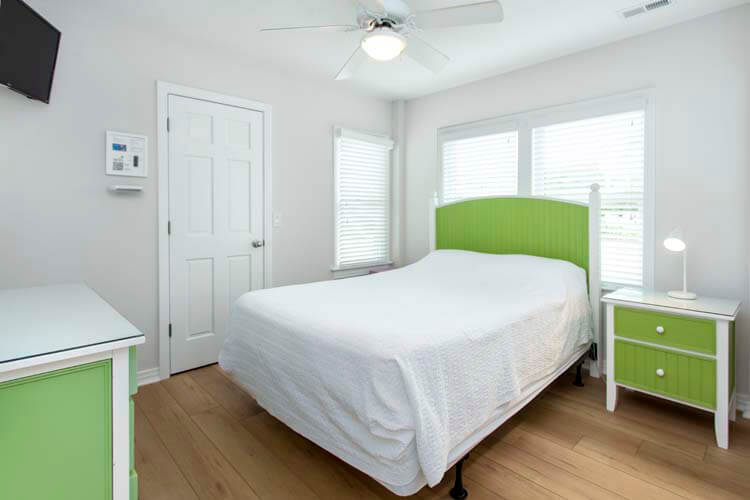 Ground Floor Queen with Private Bath