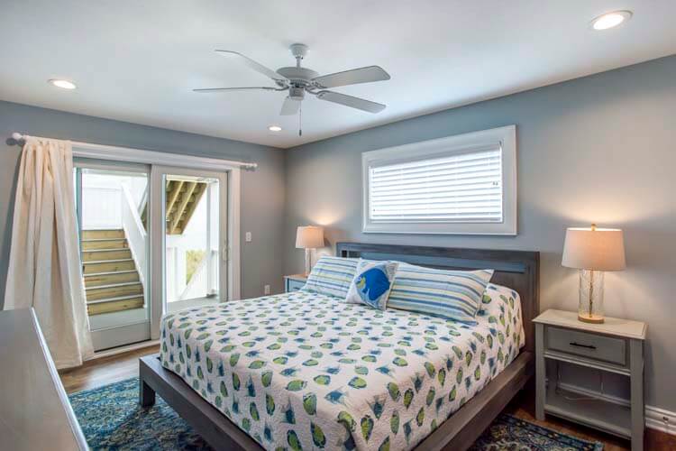1st Floor SE King with Private Bath