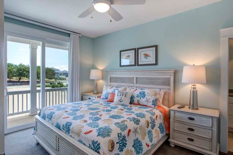 1st Floor King with Private Bath