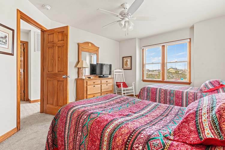 1st Floor Twins with Private Bath