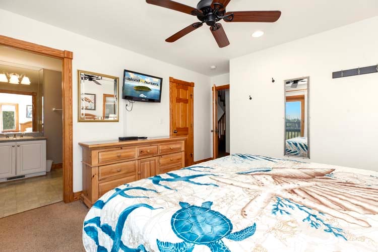 1st Floor King with Private Bath