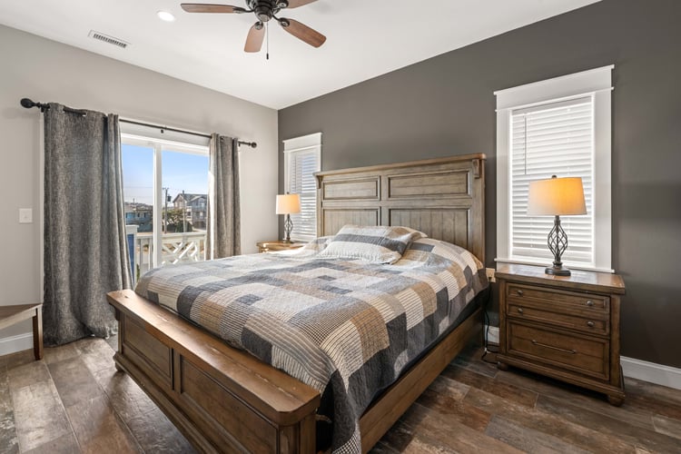 1st Floor King with Private Bath (6)