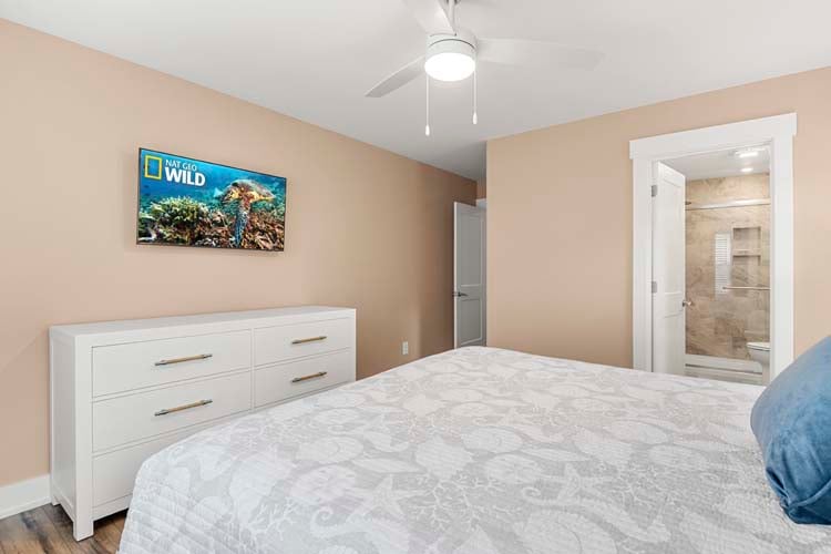 1st Floor King with Private Bath