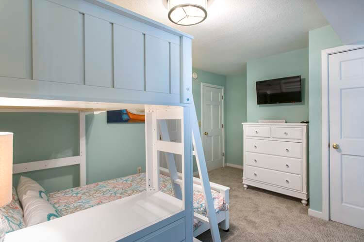 Ground Floor Pyramid Bunk with Shared Bath