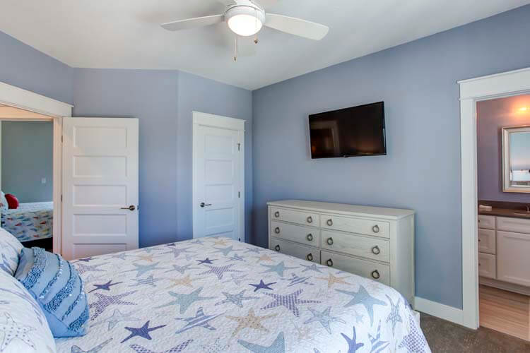 1st Floor King with Private Bath