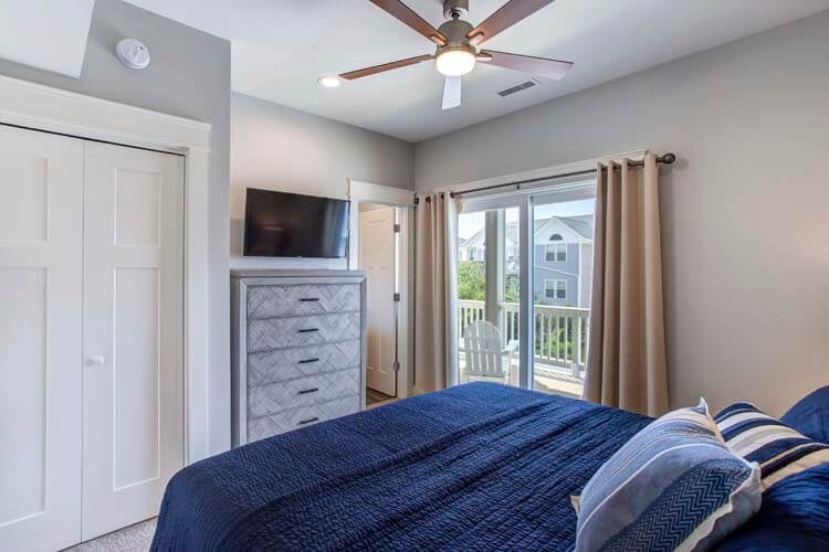 1st Floor King with Private Bath