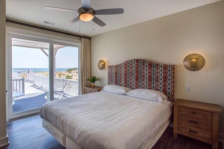 1st Floor King with Private Bath