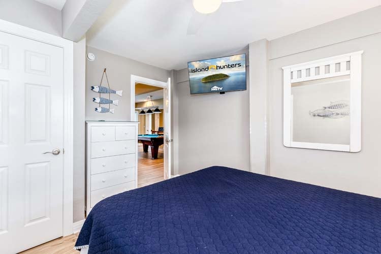 Ground Floor Queen Bedroom