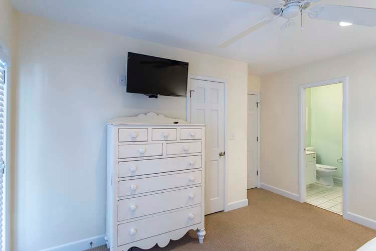 1st Floor King with Private Bath