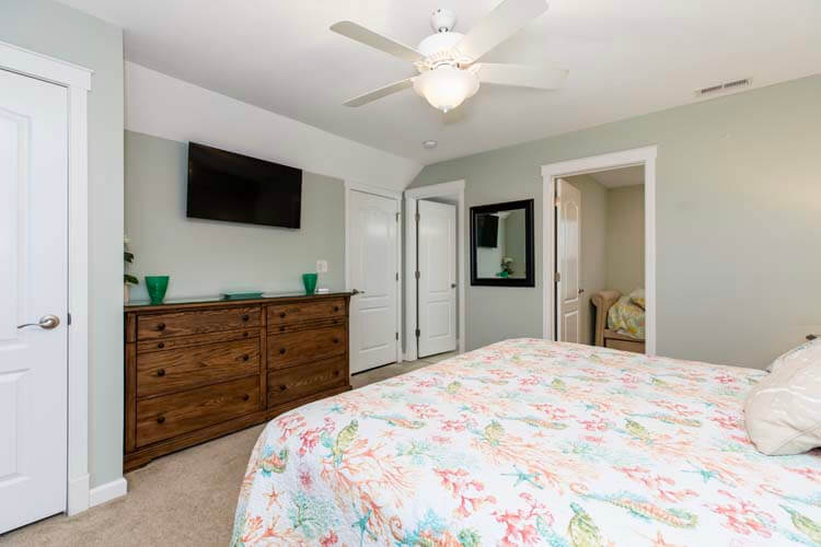 1st Floor King with Private Bath