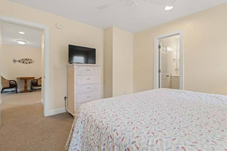 1st Floor King with Private Bath