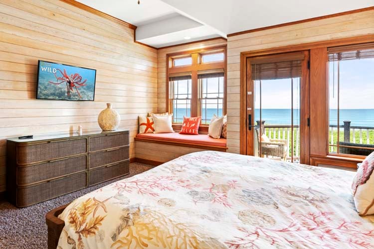 2nd Floor King with Private Bath