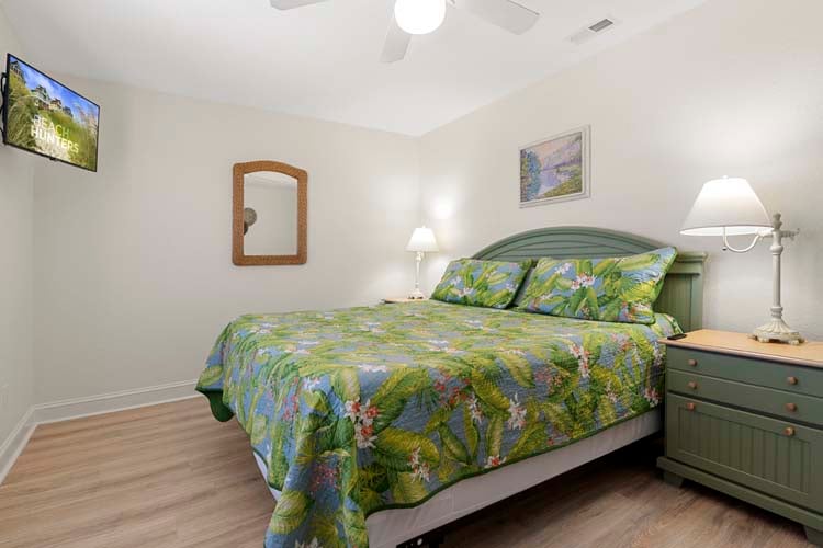 1st Floor King Bedroom