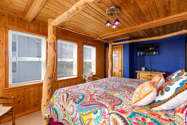 1st Floor Oceanside King with Private Bath