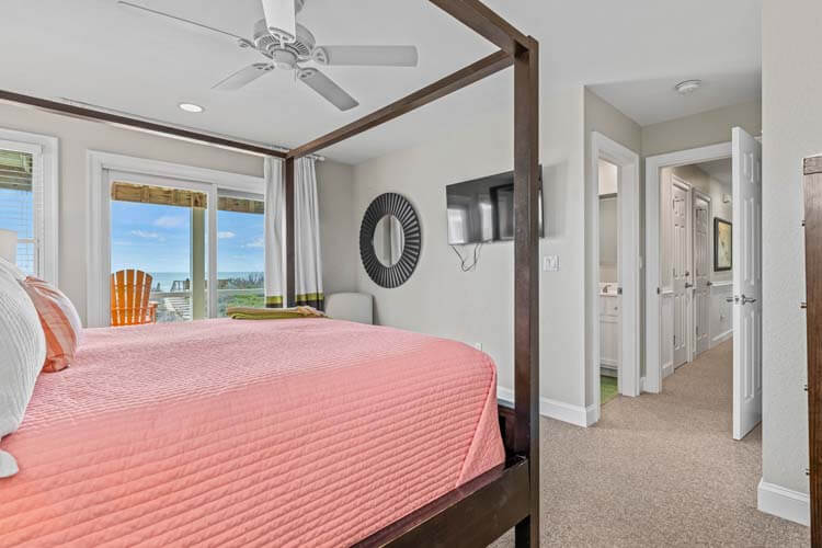 1st Floor King with Private Bath