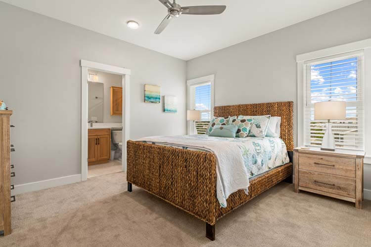 1st Floor Queen with Private Bath