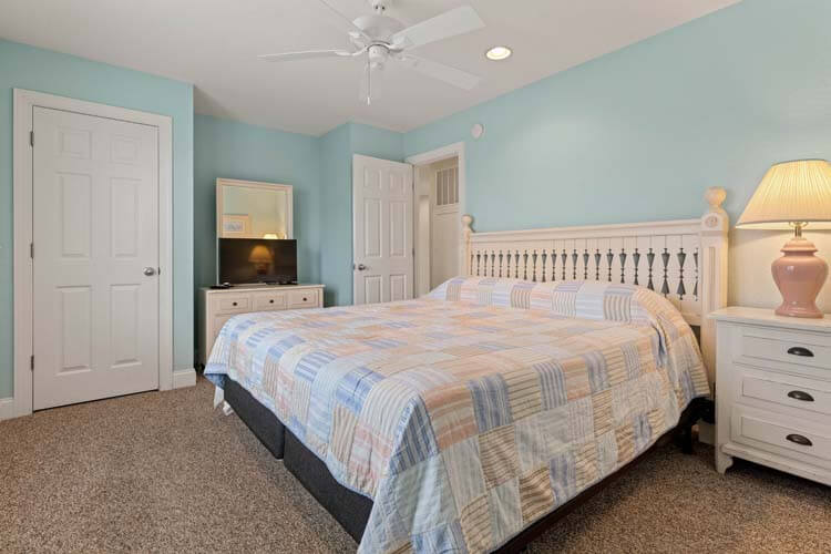 1st Floor King with Private Bath