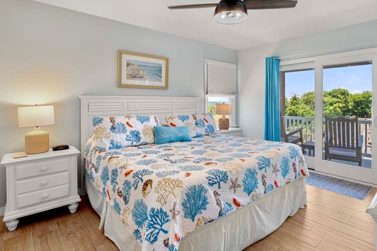 1st Floor King with Private Bath