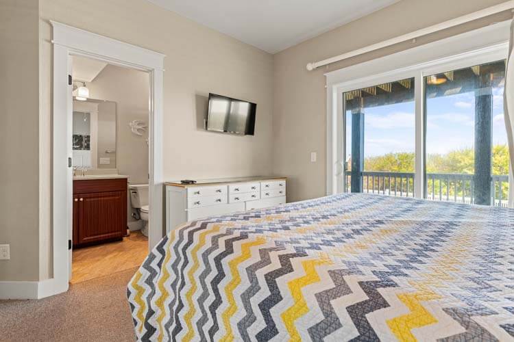 1st Floor King with Private Bath #7